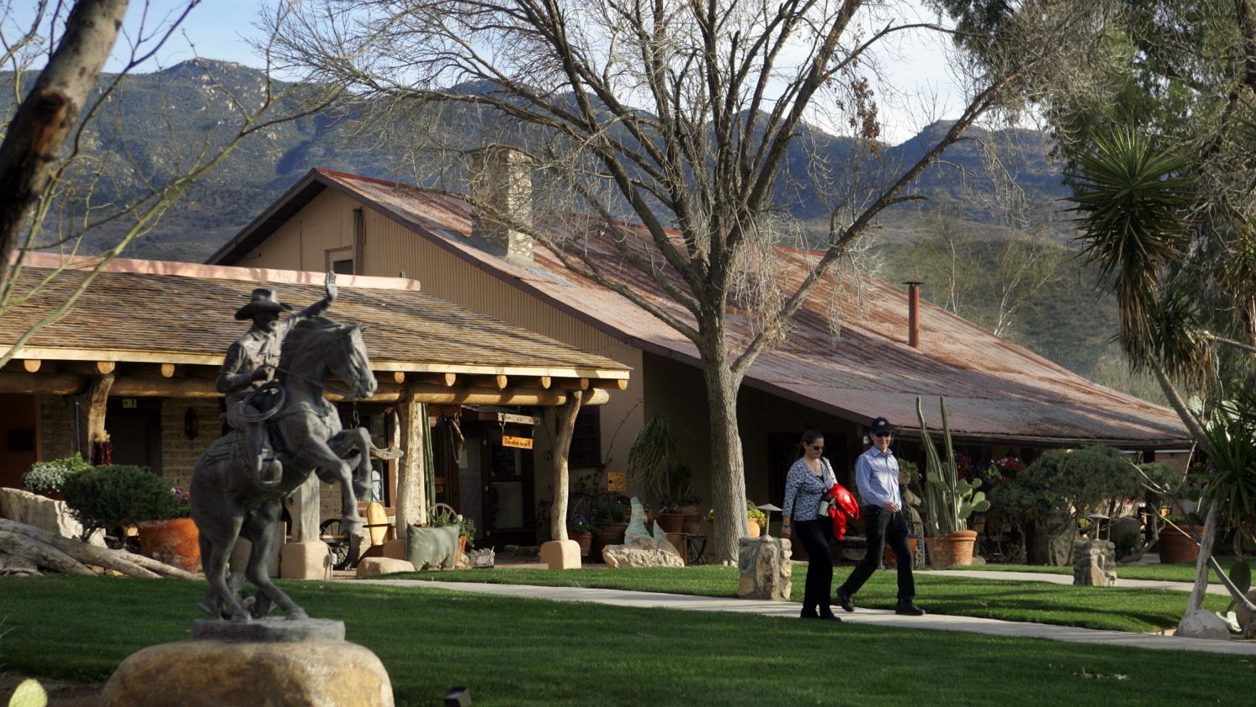 Bob Cote, owner of Tanque Verde Ranch, dies at 82